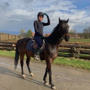 Meet your Posher, Emmanuelle